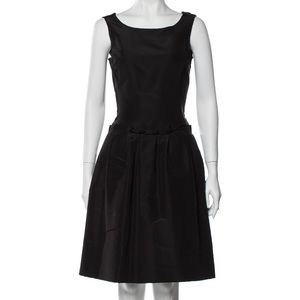 Black Oscar de la renta dress 2008 Runway.